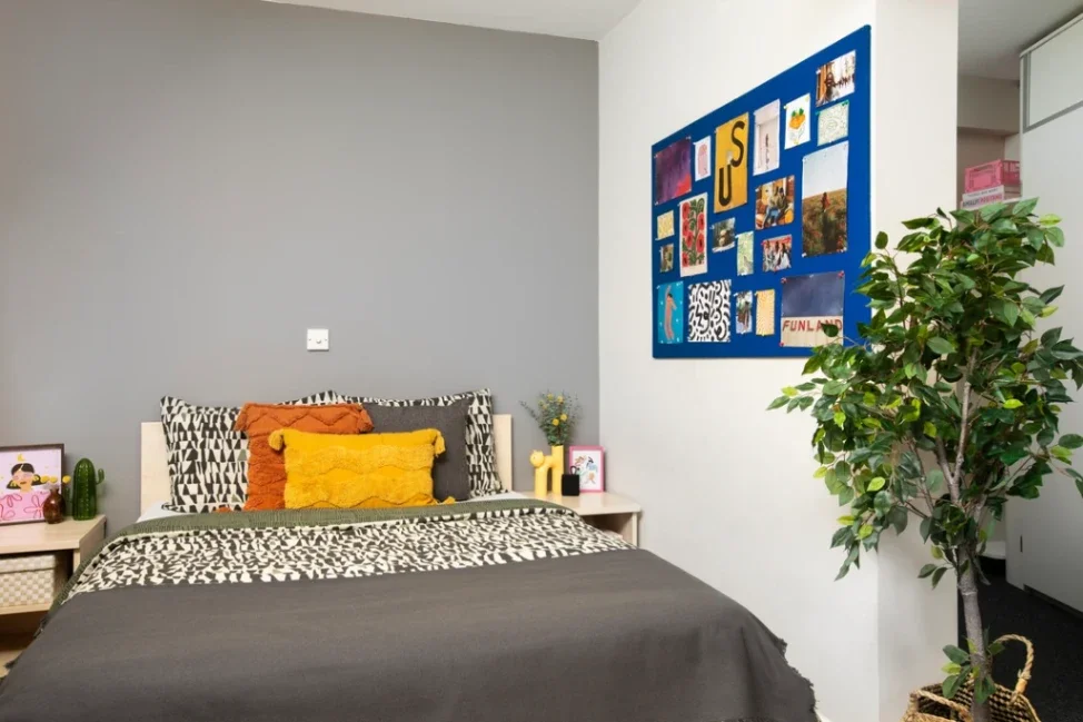 Room Assembly Passage in Greater London