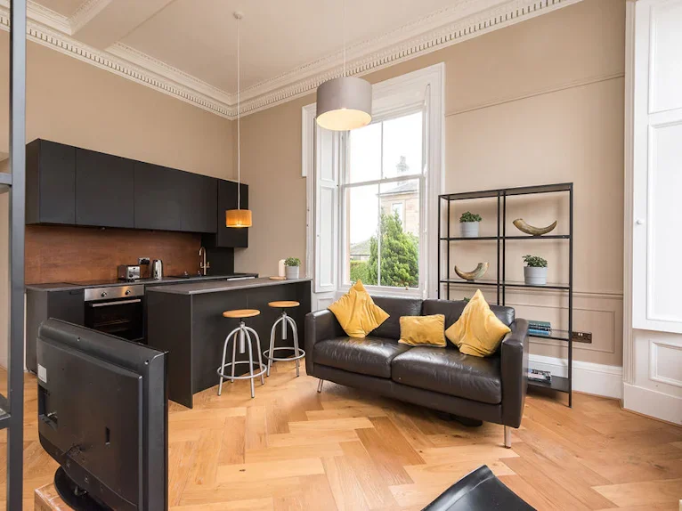Flat Peel Terrace in Edinburgh