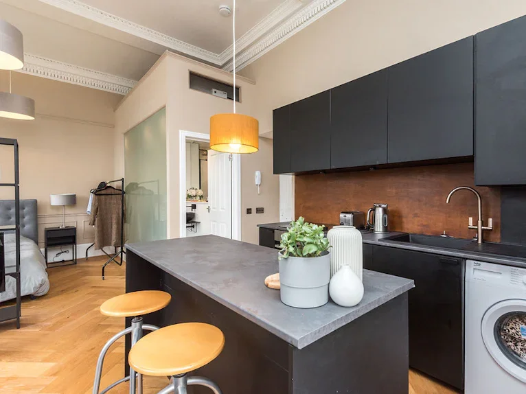 Flat Peel Terrace in Edinburgh