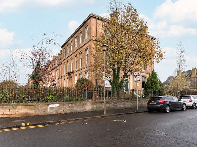 Flat Peel Terrace in Edinburgh