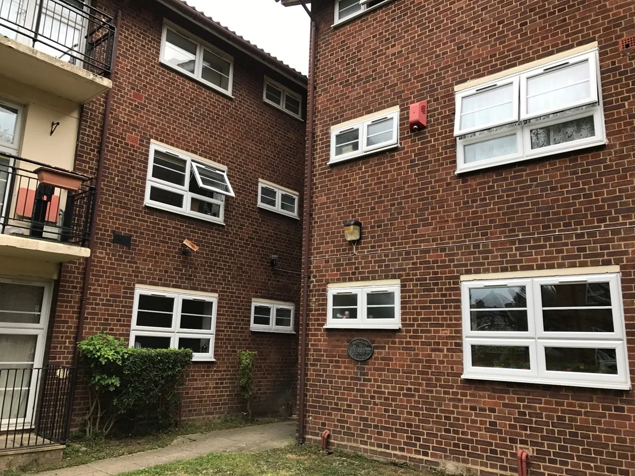 Flat Memorial Avenue in Greater London