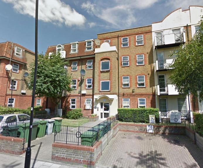 Flat Memorial Avenue in Greater London