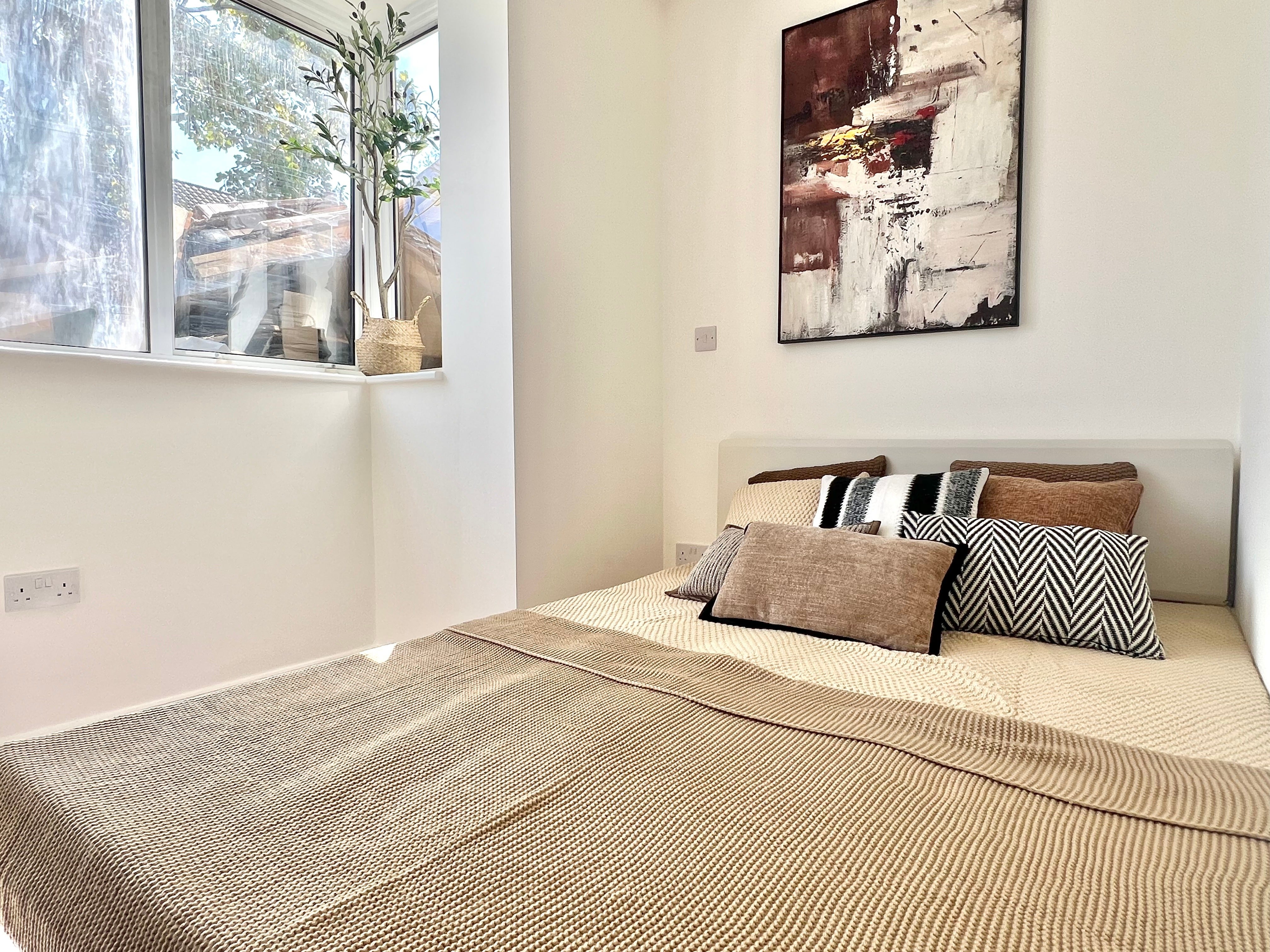 Flat Drapers Road in Greater London