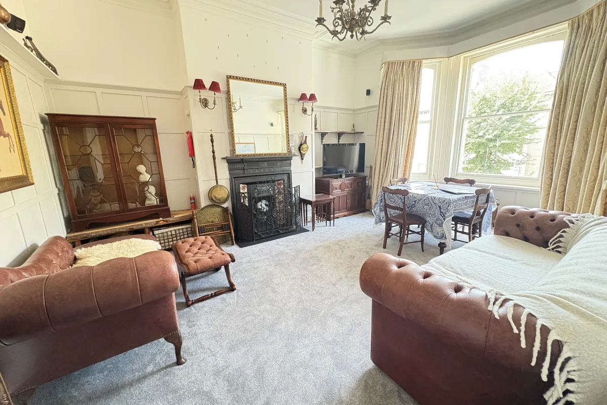 Flat Tisbury Road in Portslade by Sea