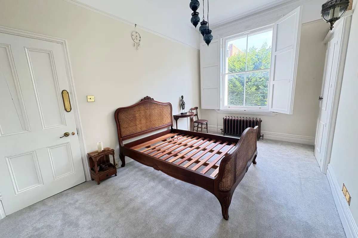 Flat Tisbury Road in Portslade by Sea