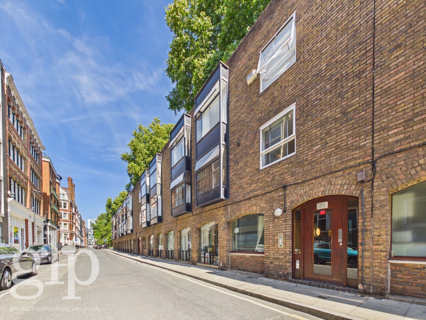 Flat Ridgmount Street in Greater London