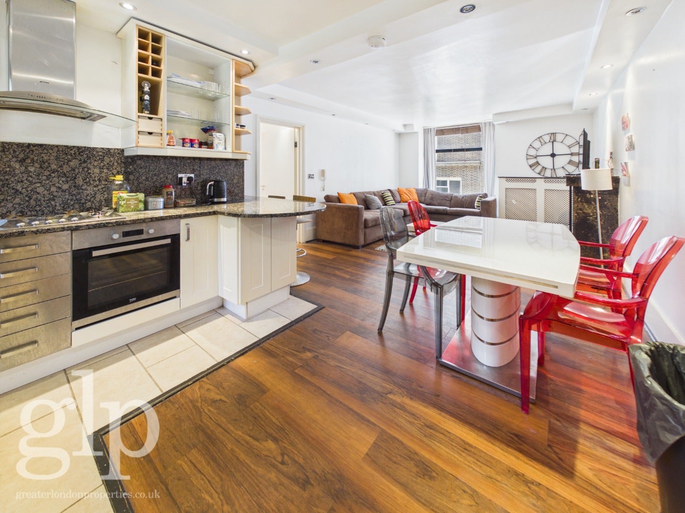 Flat Ridgmount Street in Greater London