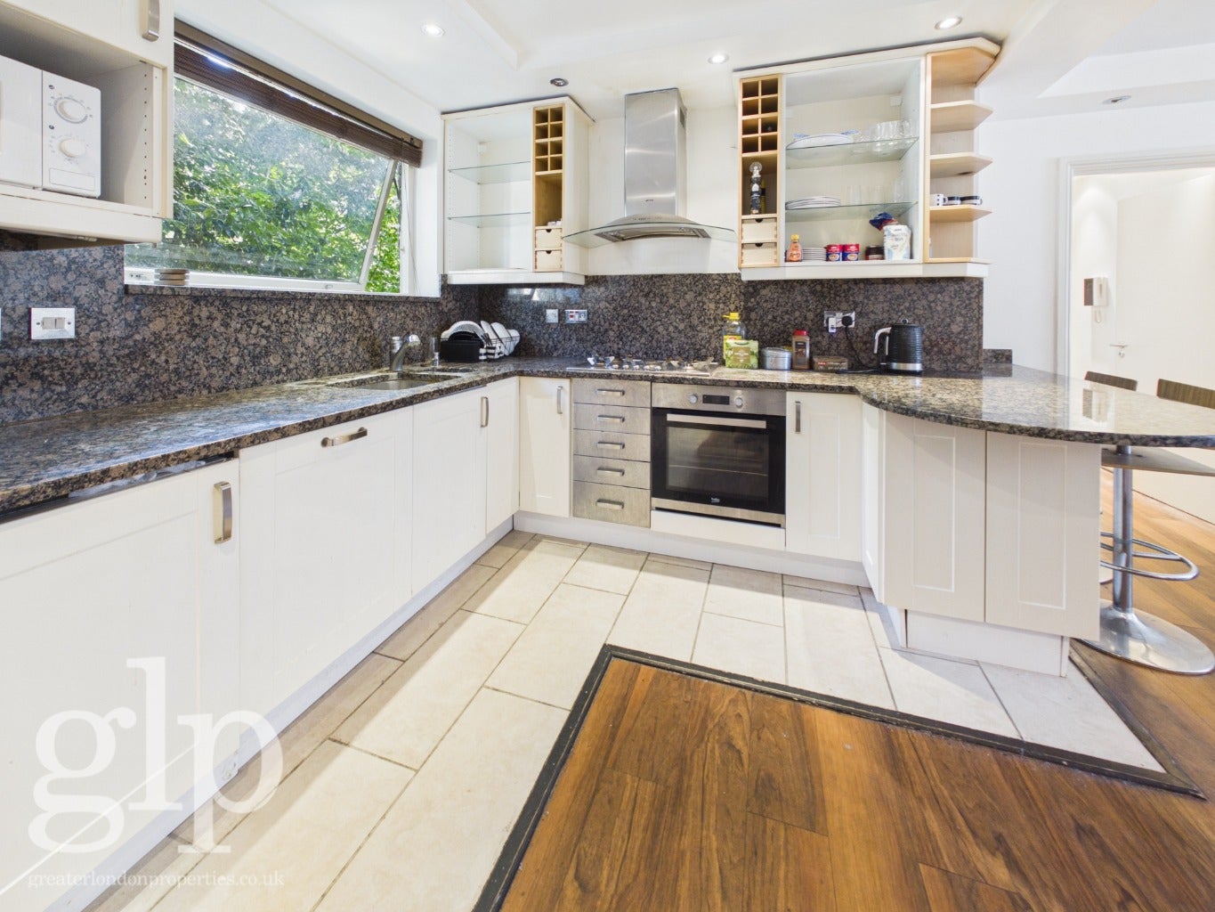 Flat Ridgmount Street in Greater London