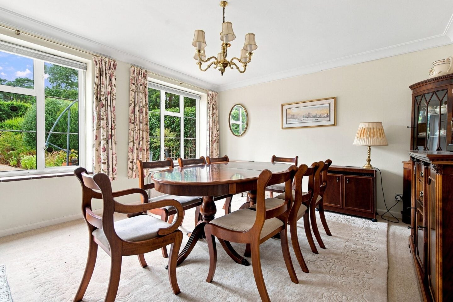 House Woodlands Close in Ascot