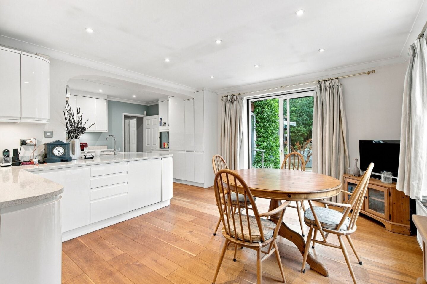 House Woodlands Close in Ascot