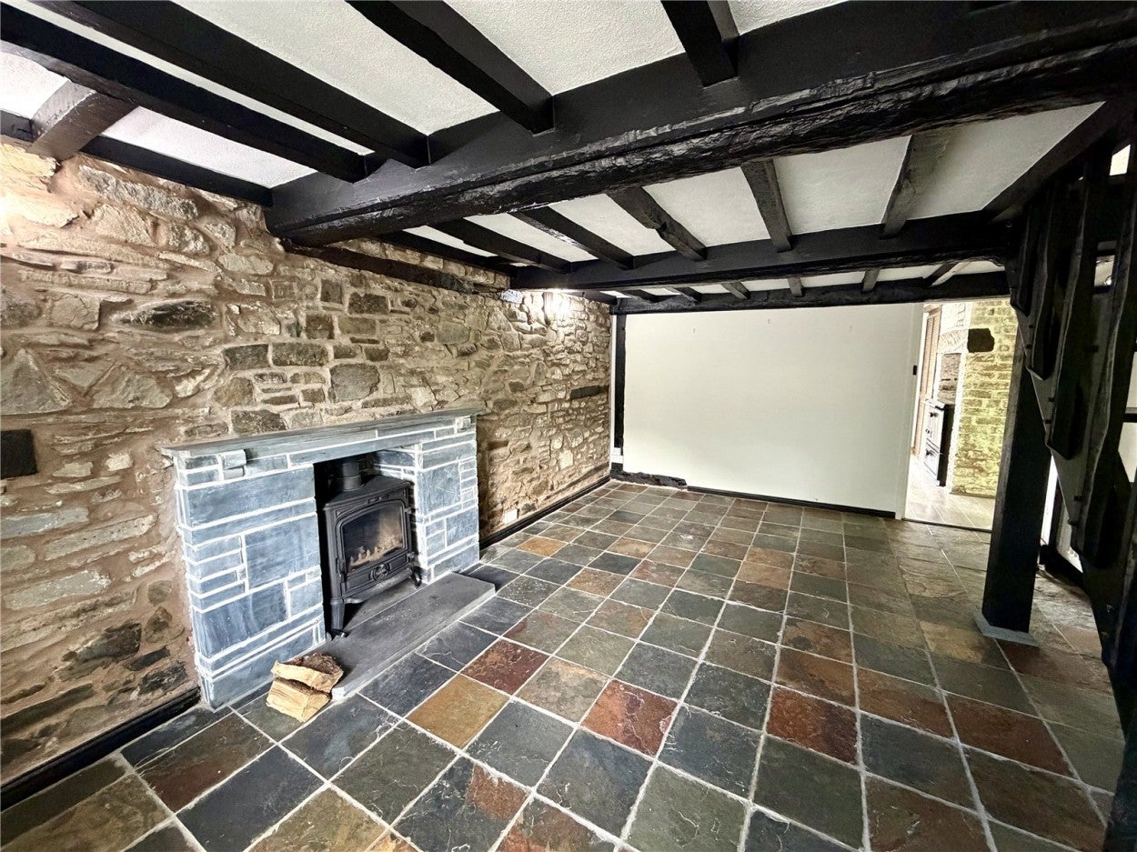 House B4568 in Llanwnnog