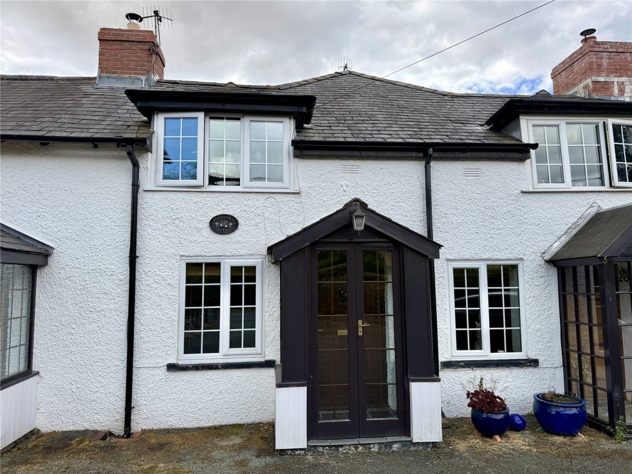 House B4568 in Llanwnnog