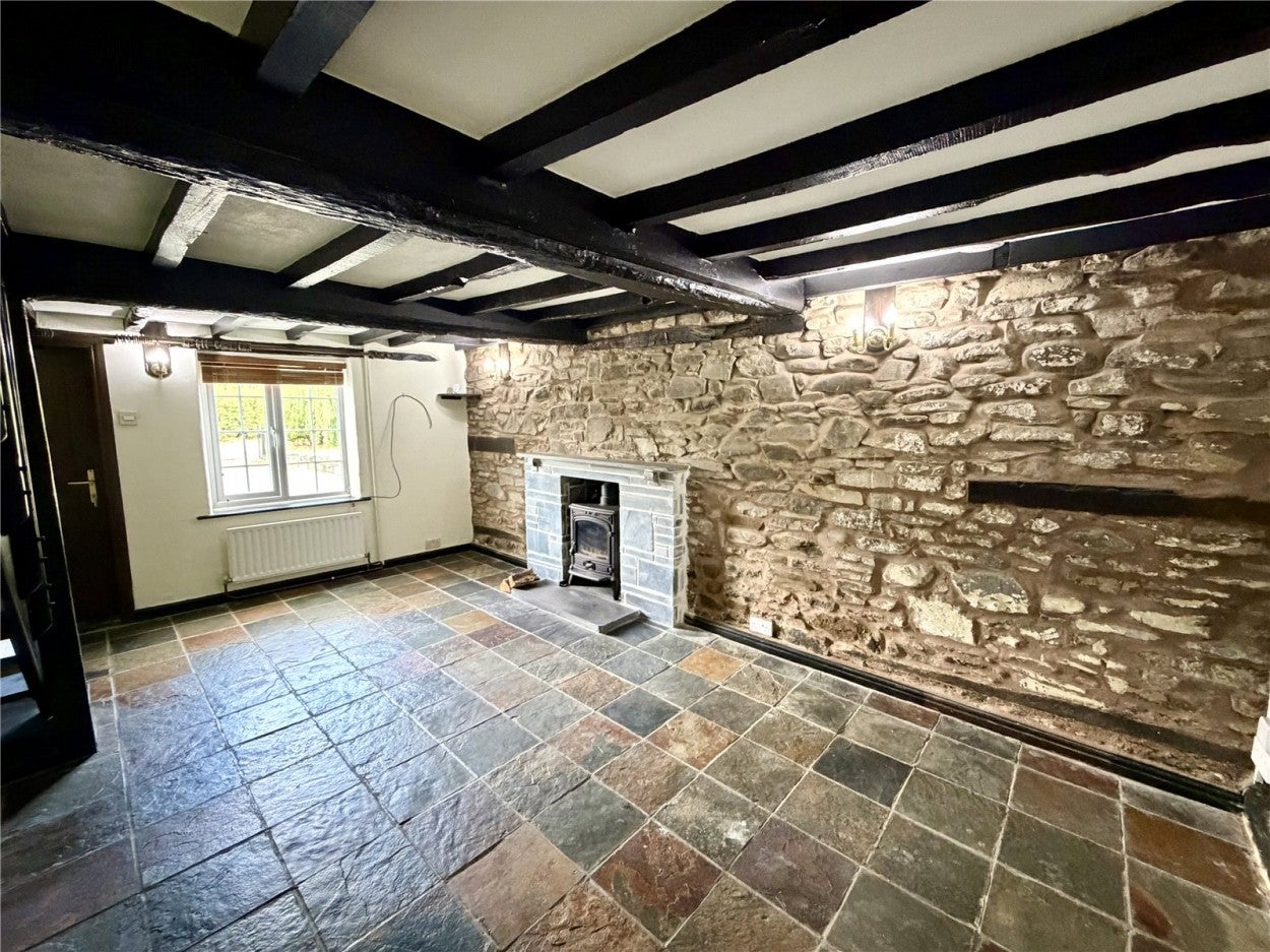 House B4568 in Llanwnnog