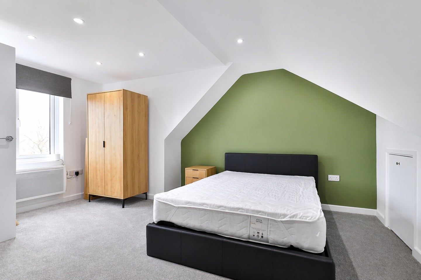 Room Kimmeridge Avenue in Poole