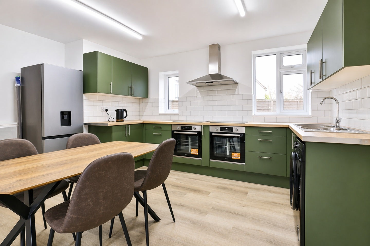 Room Kimmeridge Avenue in Poole