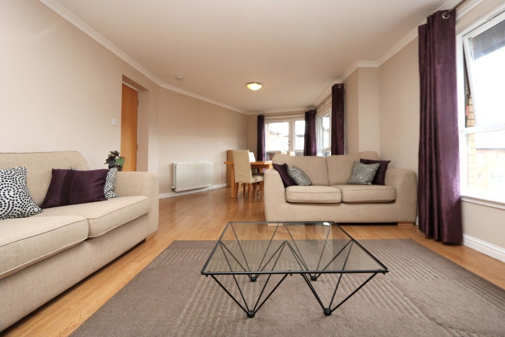 Flat Dunaskin Street in Glasgow