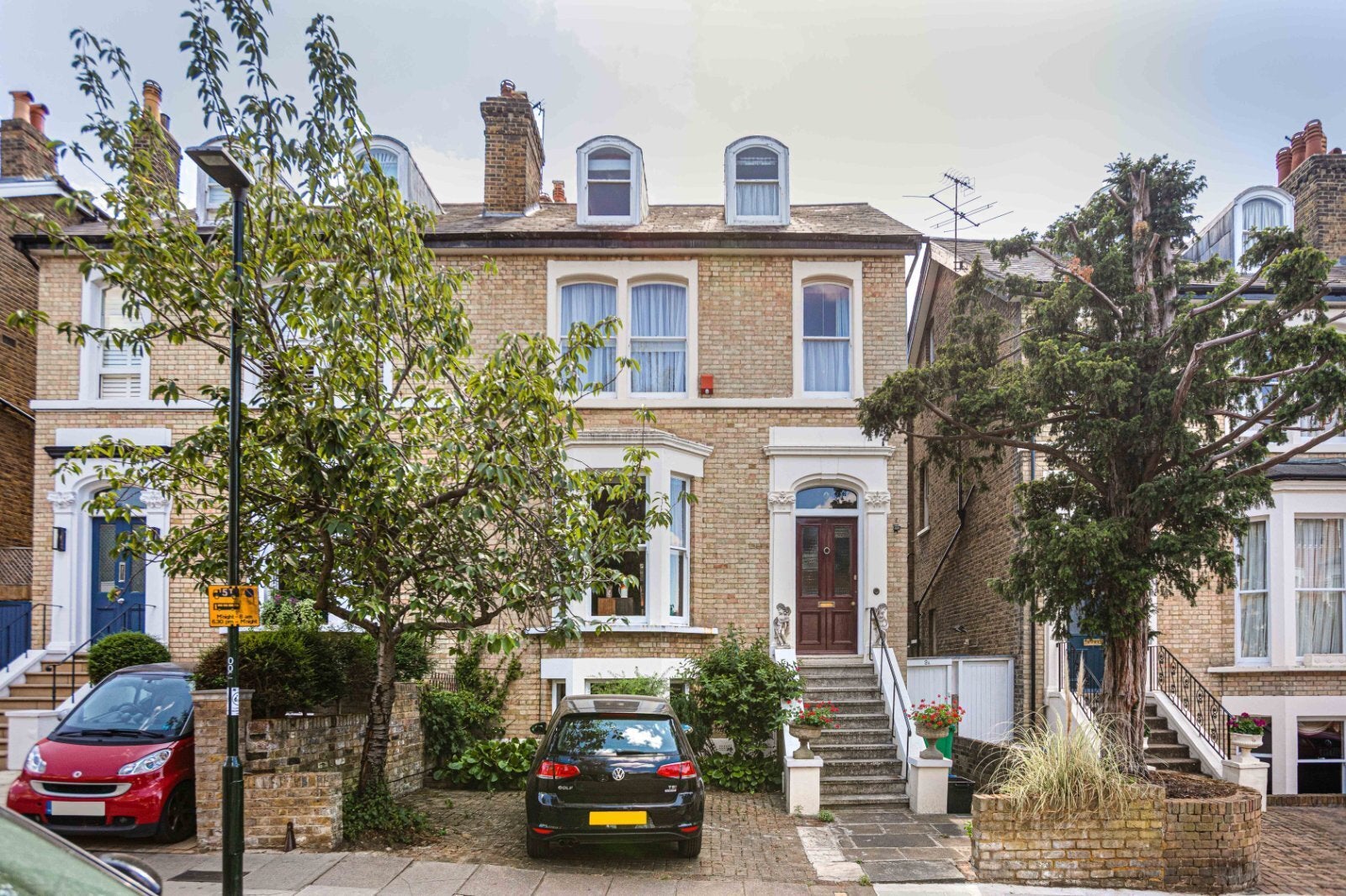 Flat Onslow Road in Greater London