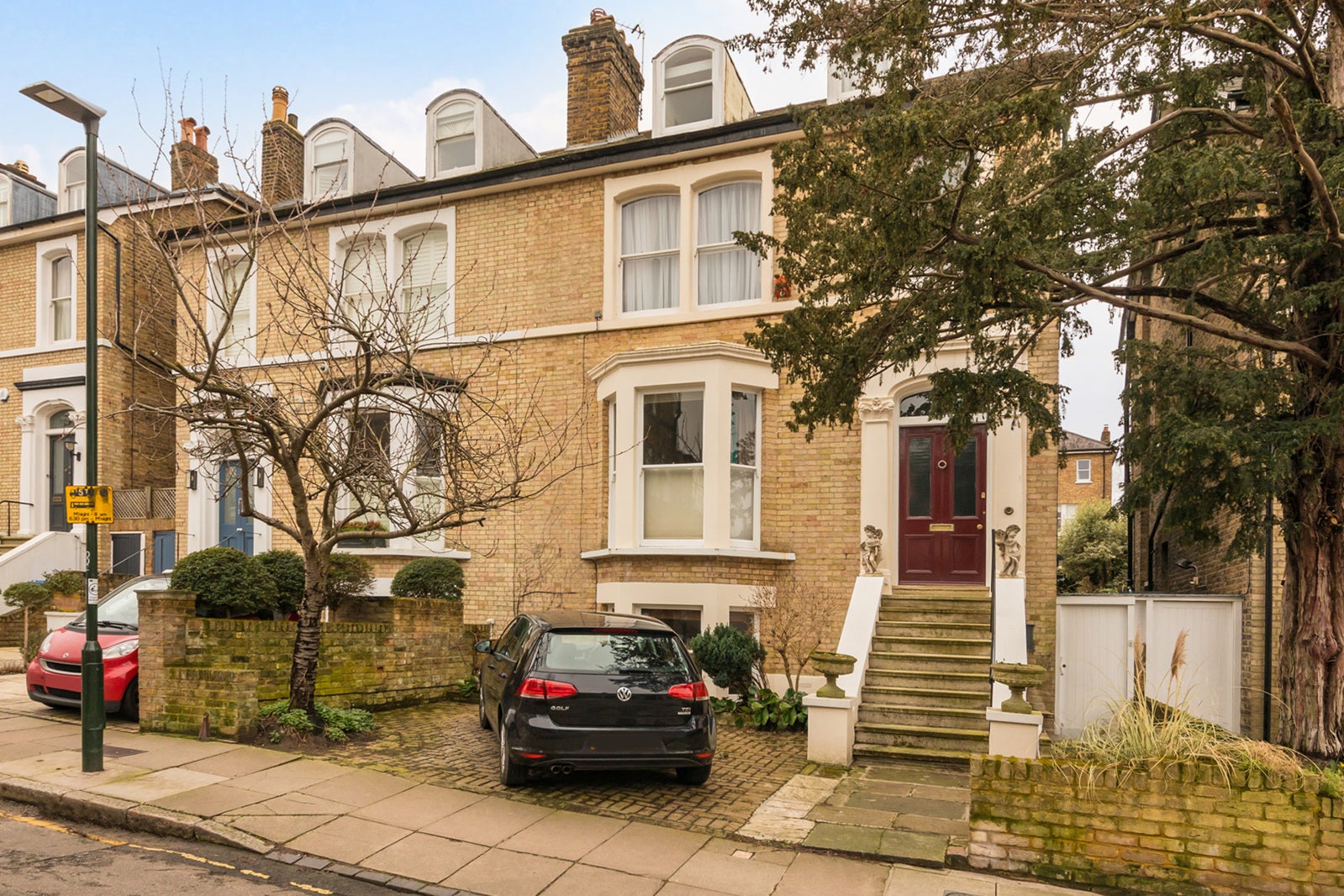 Flat Onslow Road in Greater London