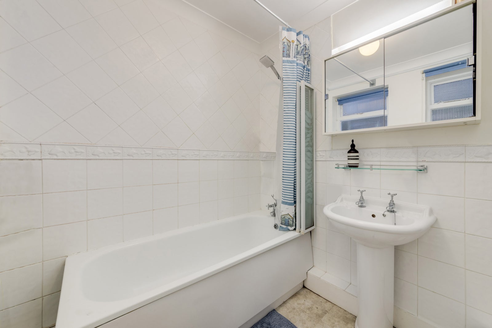 Flat Onslow Road in Greater London