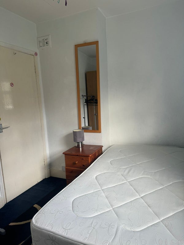 Room Santley Street in Greater London