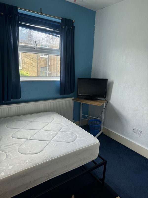 Room Santley Street in Greater London