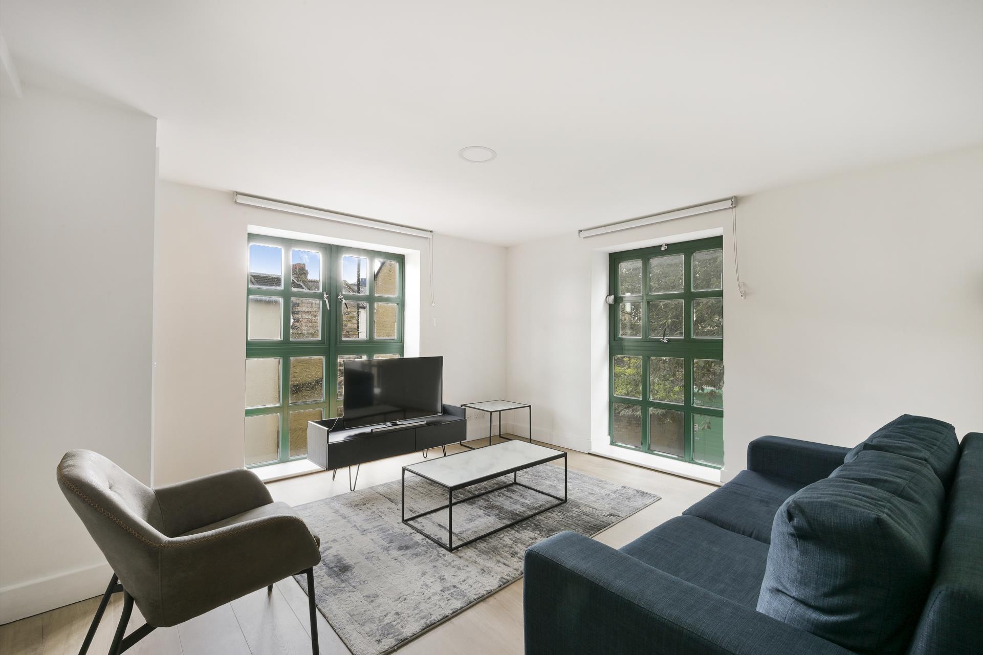 Flat Cold Harbour in Greater London