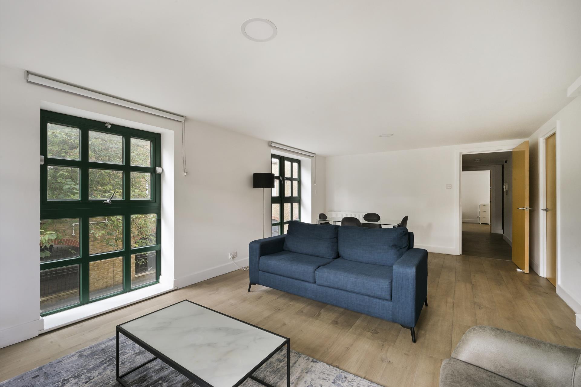 Flat Cold Harbour in Greater London