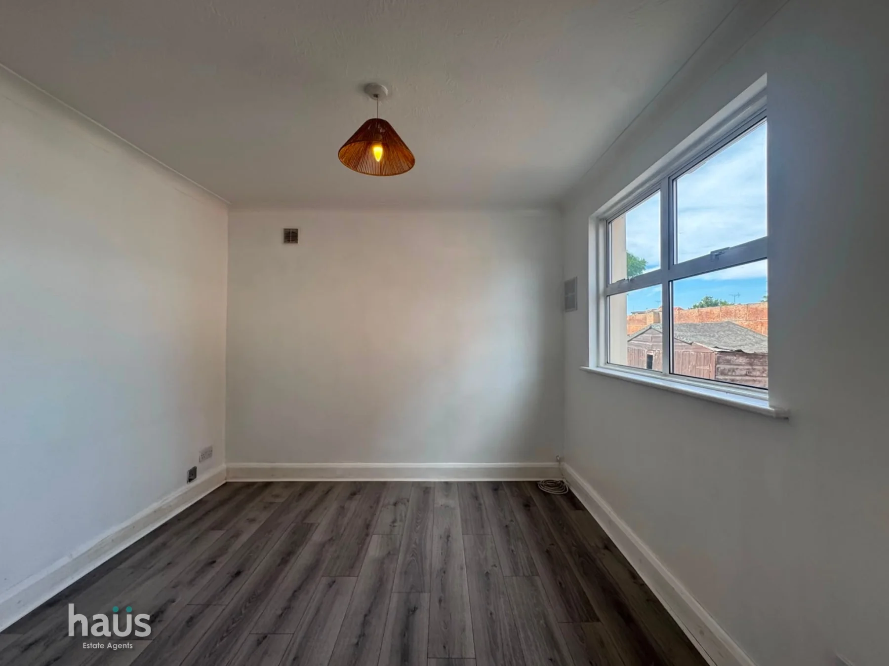 Flat Caversham Close in Rainham