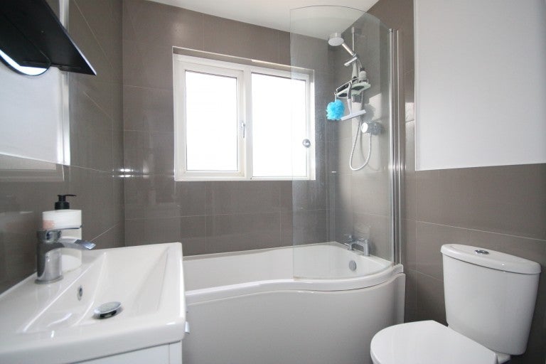 Flat Hallington Close in Woking