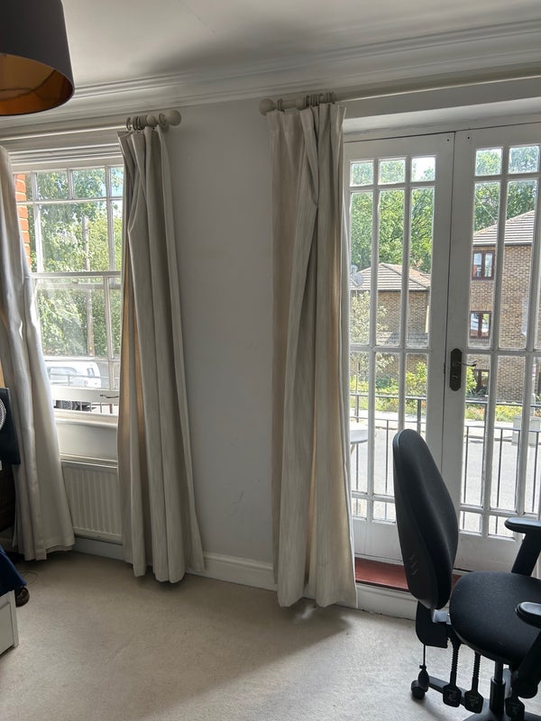 Room Hillbury Road in Greater London
