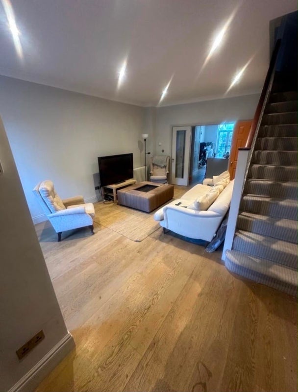 Room Hillbury Road in Greater London