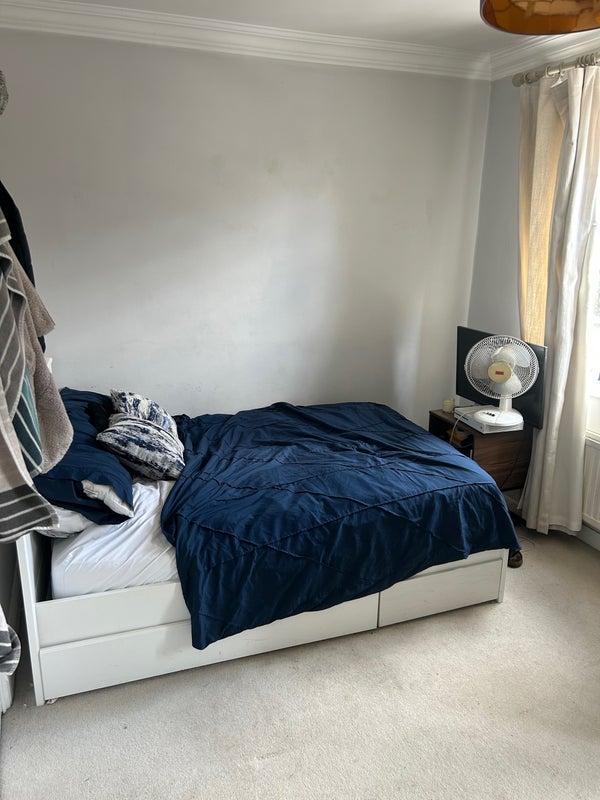 Room Hillbury Road in Greater London