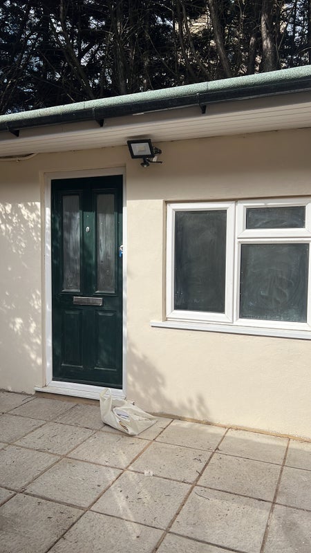 Room Conway Grove in Greater London