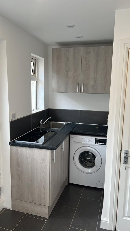 Room Conway Grove in Greater London