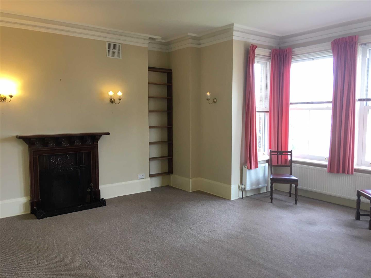 Flat Cheriton Gardens in Folkestone and Hythe District