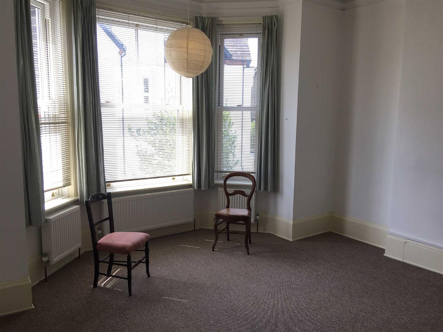 Flat Cheriton Gardens in Folkestone and Hythe District
