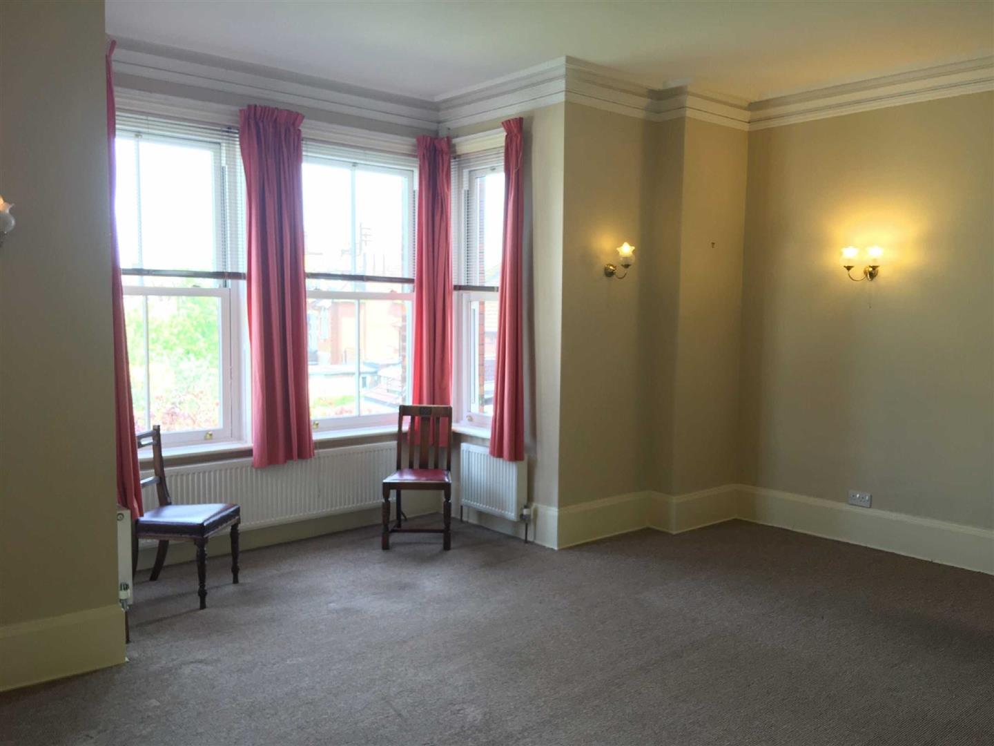 Flat Cheriton Gardens in Folkestone and Hythe District