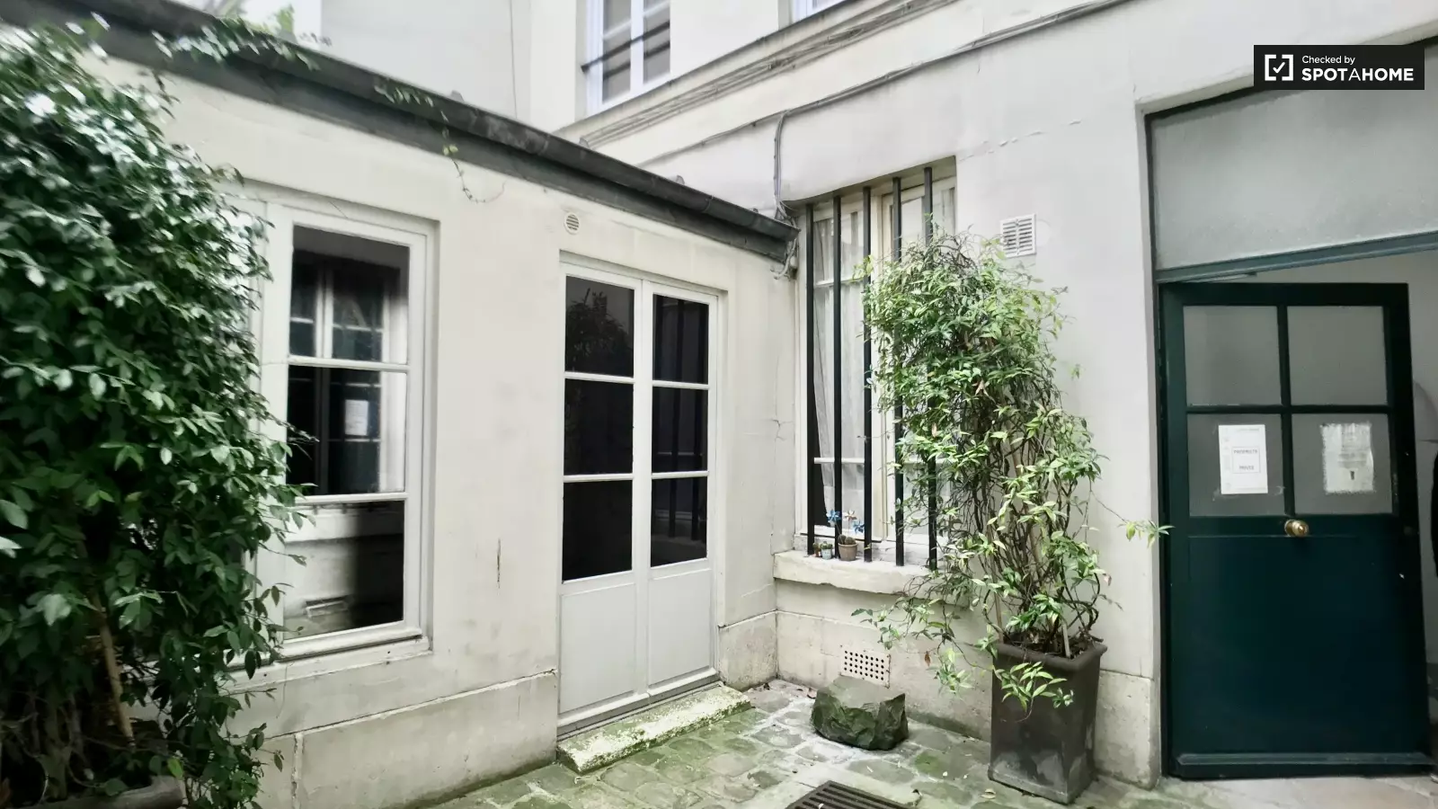 Flat Rue du Cherche-Midi in Paris