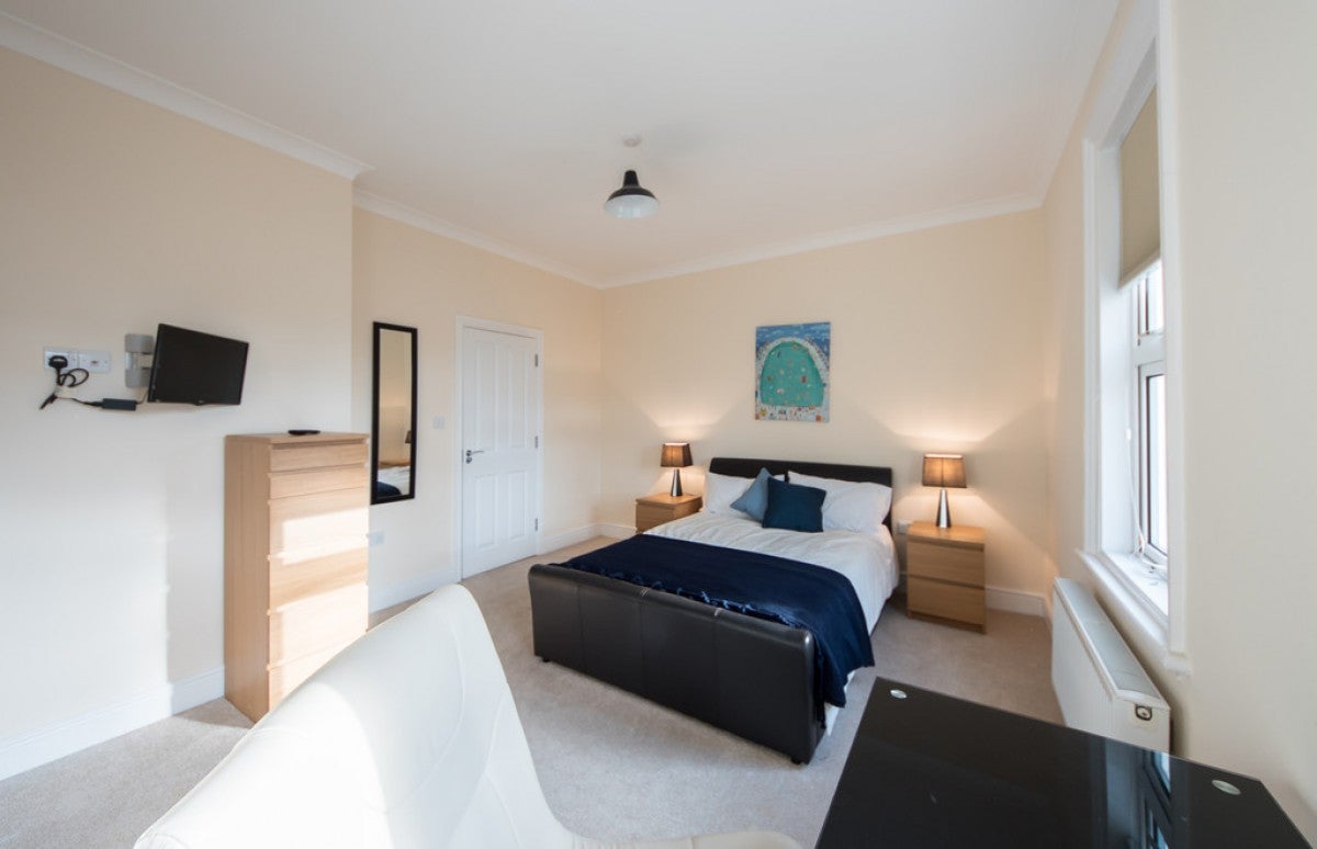 Room St Peters Road in Reading