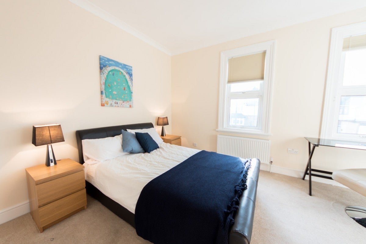 Room St Peters Road in Reading
