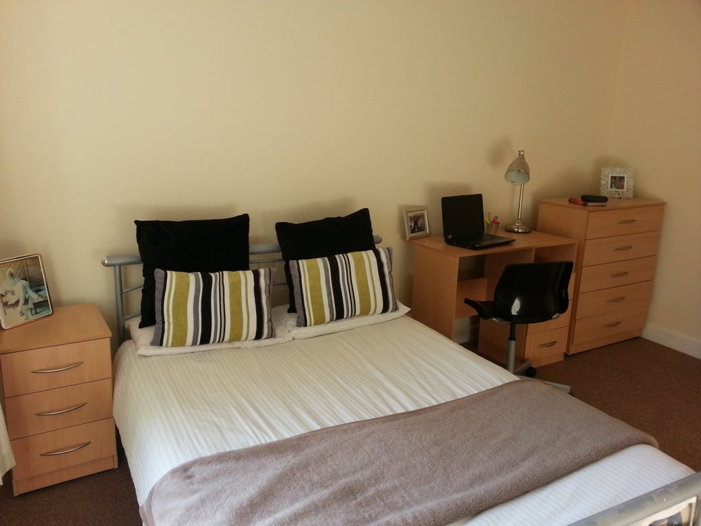 Room Rolleston Drive in Nottingham