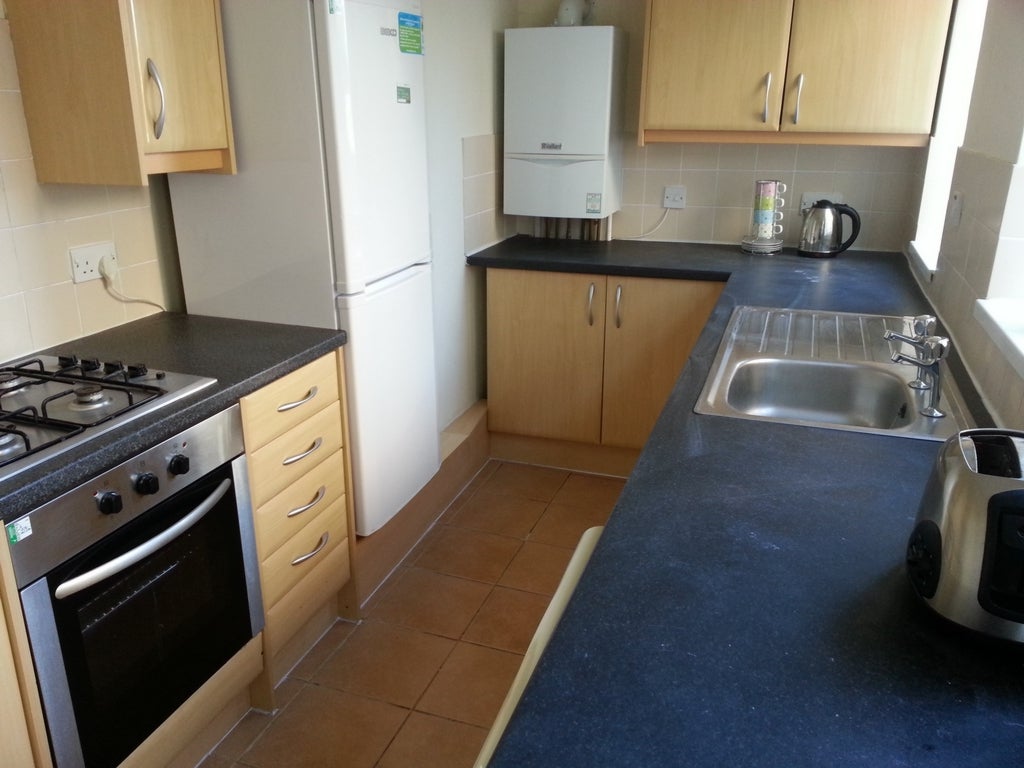 Room Rolleston Drive in Nottingham