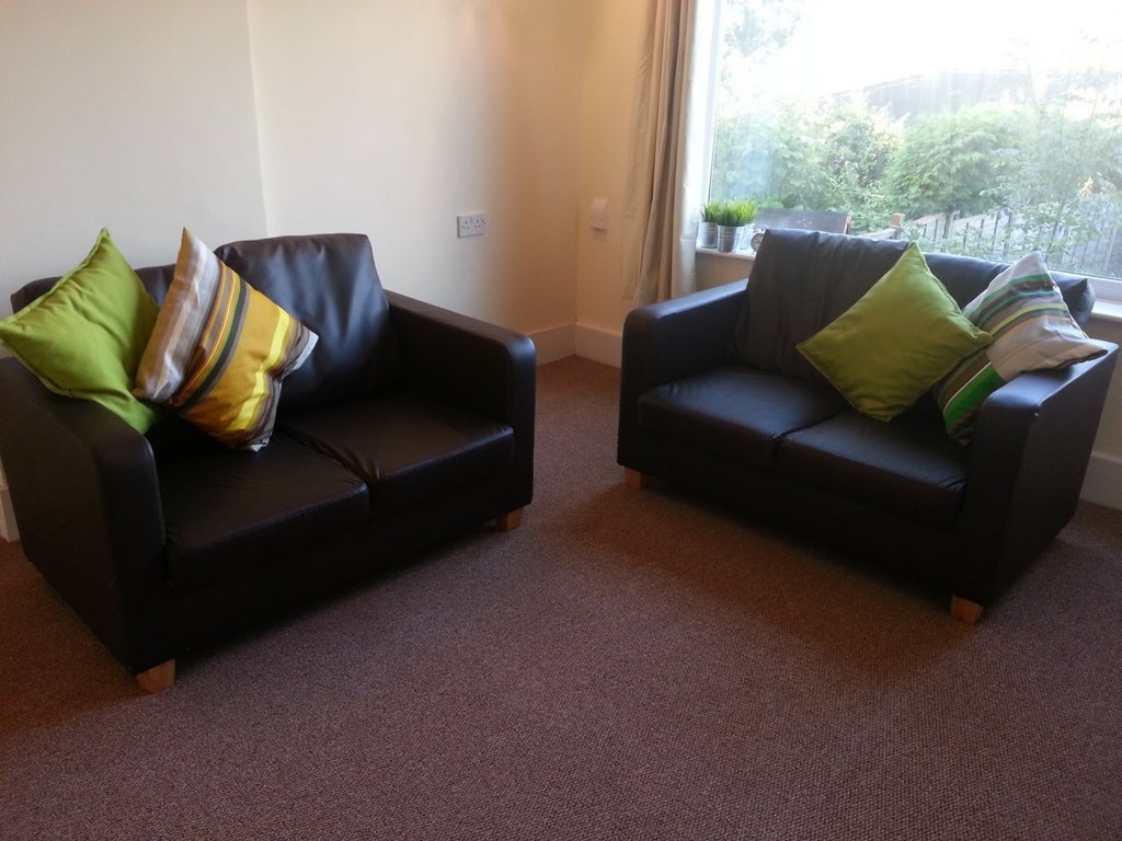 Room Rolleston Drive in Nottingham