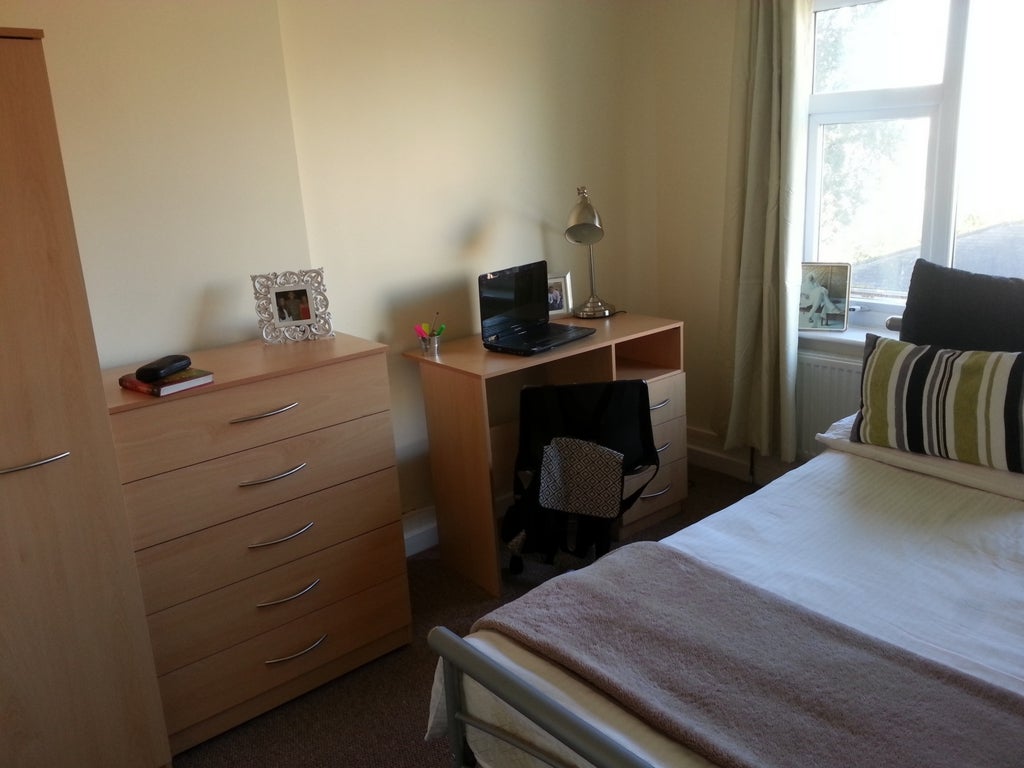 Room Rolleston Drive in Nottingham