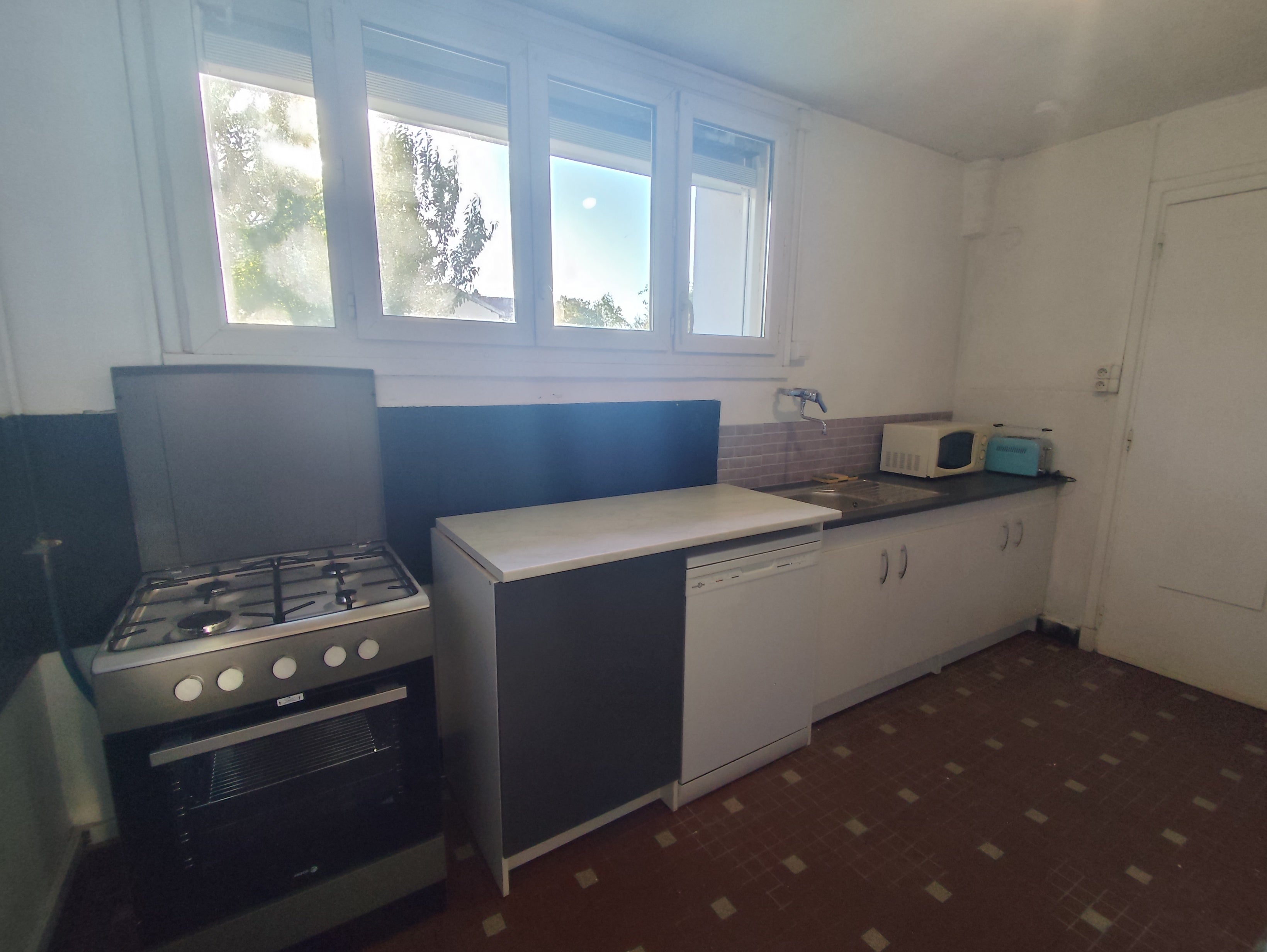 Room Avenue Roger Salengro in Villeurbanne