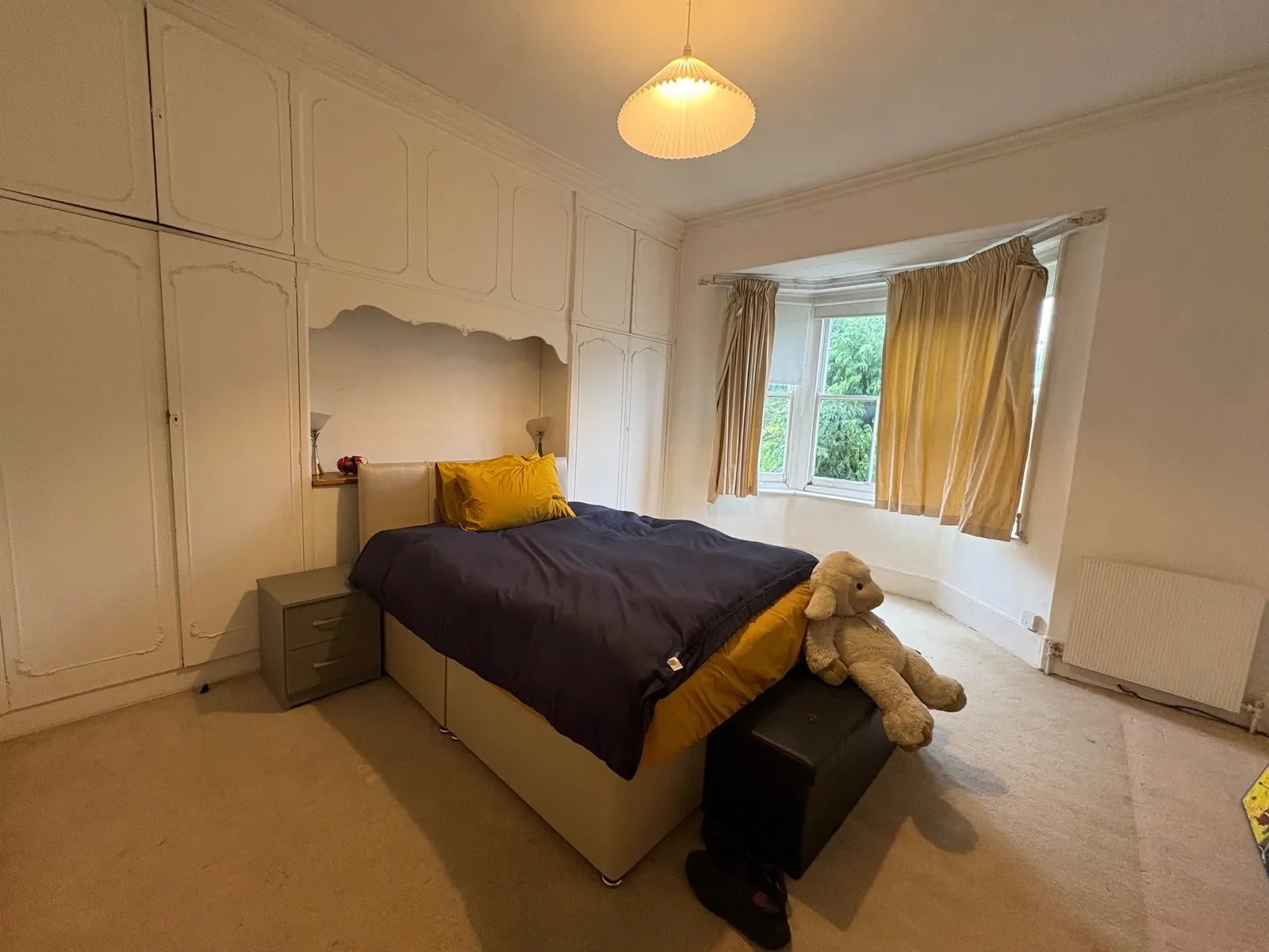 Flat Neeld Crescent in Greater London