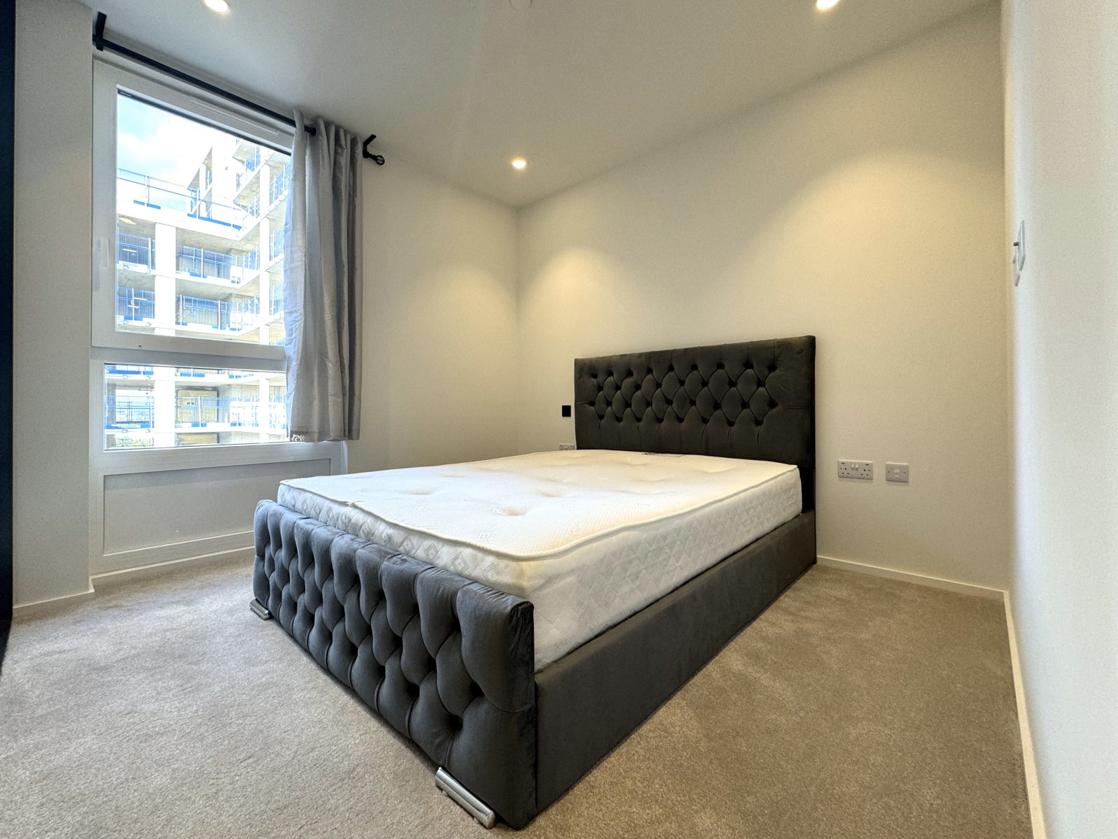 Flat Hemlock Street in Greater London