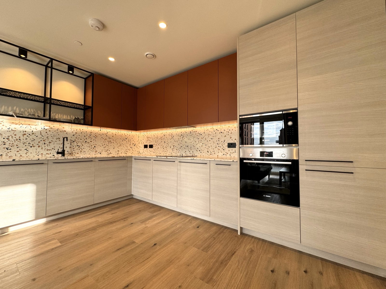 Flat Hemlock Street in Greater London