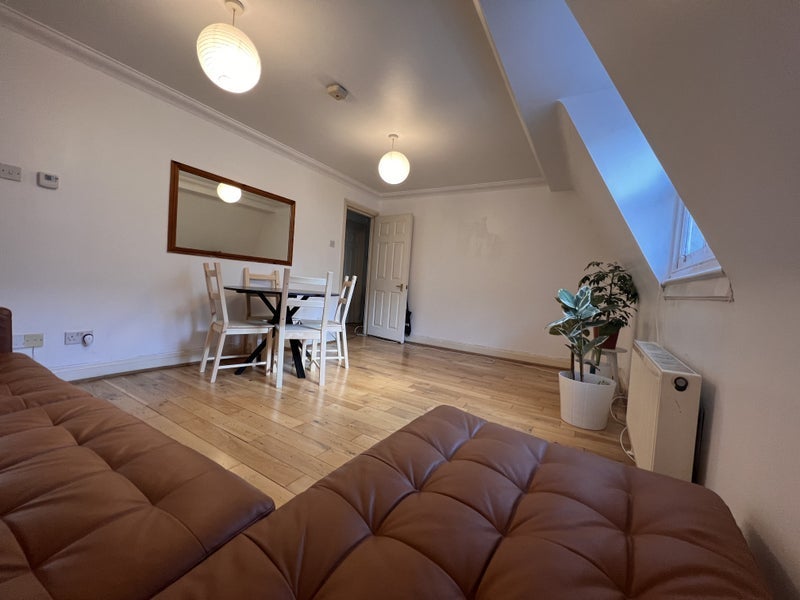 Room Calshot Street in Greater London