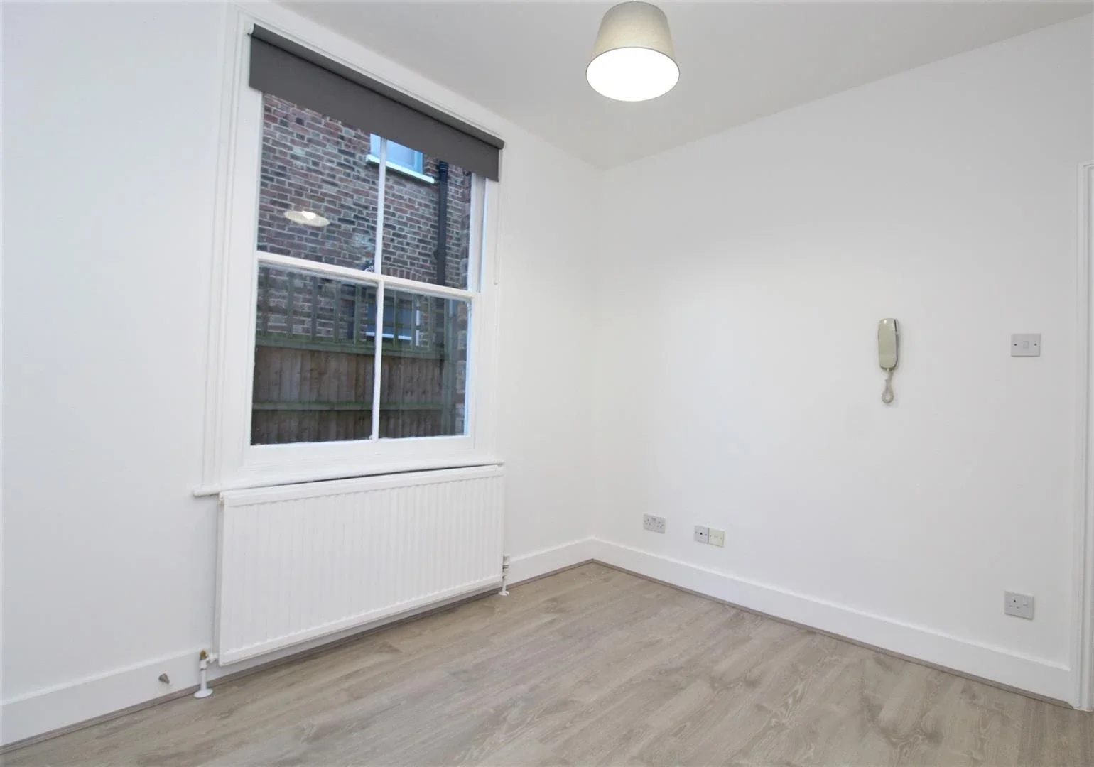Flat Linzee Road in Greater London